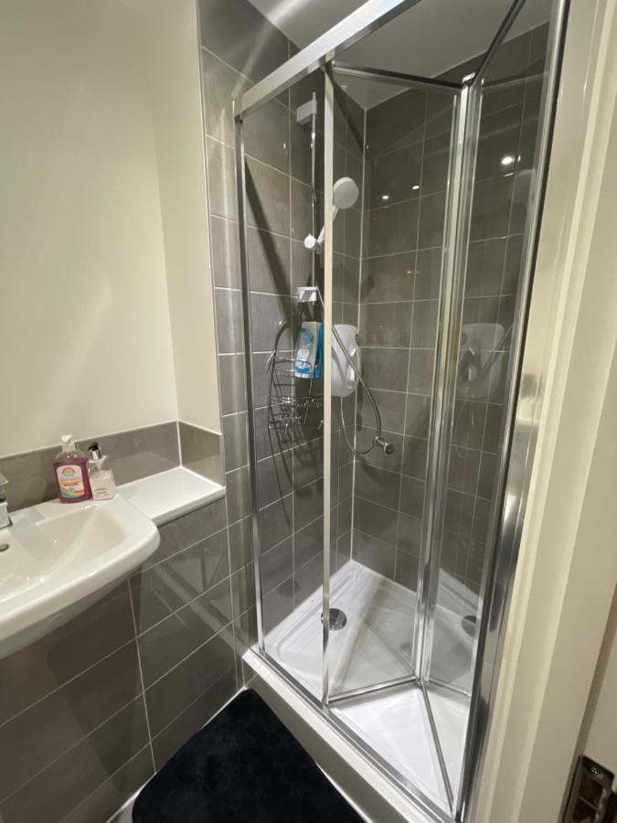 New Modern King Size Room With Ensuite And Parking Manchester Bagian luar foto